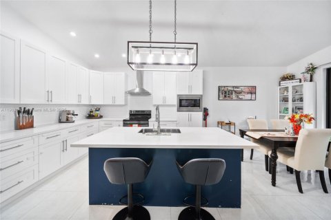 Villa ou maison à vendre à Miami, Floride: 4 chambres, 169.27 m2 № 1955182 - photo 2