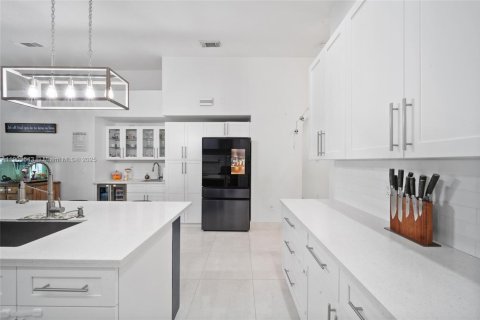 Villa ou maison à vendre à Miami, Floride: 4 chambres, 169.27 m2 № 1955182 - photo 12