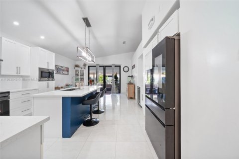 Villa ou maison à vendre à Miami, Floride: 4 chambres, 169.27 m2 № 1955182 - photo 10