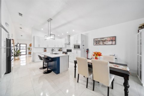 Villa ou maison à vendre à Miami, Floride: 4 chambres, 169.27 m2 № 1955182 - photo 16