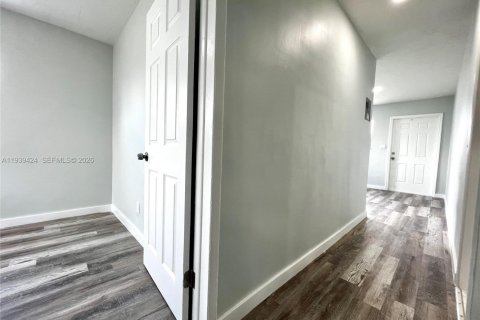 Villa ou maison à louer à Hallandale Beach, Floride: 2 chambres № 1996973 - photo 18