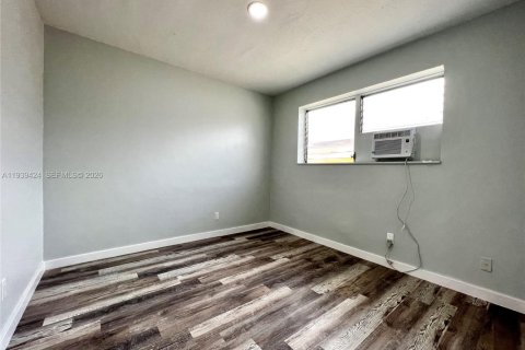 Villa ou maison à louer à Hallandale Beach, Floride: 2 chambres № 1996973 - photo 14