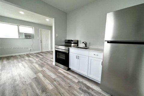 House in Hallandale Beach, Florida 2 bedrooms № 1996973