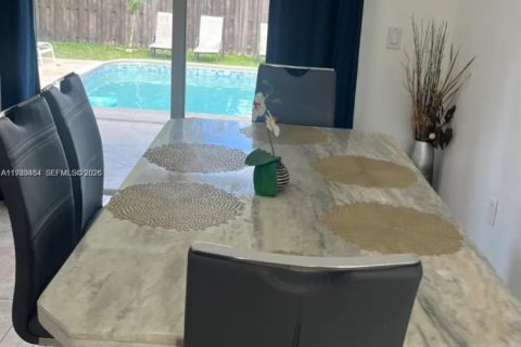 Villa ou maison à louer à Pembroke Pines, Floride: 3 chambres, 103.68 m2 № 2051574 - photo 5