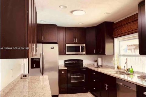 Villa ou maison à Pembroke Pines, Floride 3 chambres, 103.68 m2 № 2051574