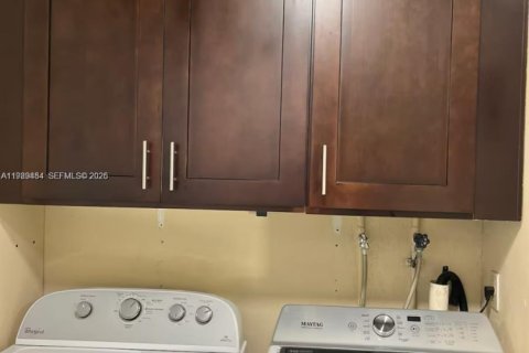 Villa ou maison à louer à Pembroke Pines, Floride: 3 chambres, 103.68 m2 № 2051574 - photo 10