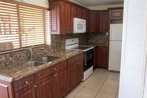 Townhouse in Miami, Florida 3 bedrooms, 103.12 sq.m. № 2082969 - photo 3