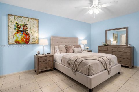 Townhouse in Miami, Florida 3 bedrooms, 103.12 sq.m. № 2082969 - photo 5