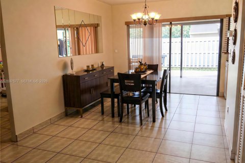 Townhouse in Miami, Florida 3 bedrooms, 103.12 sq.m. № 2082969 - photo 2