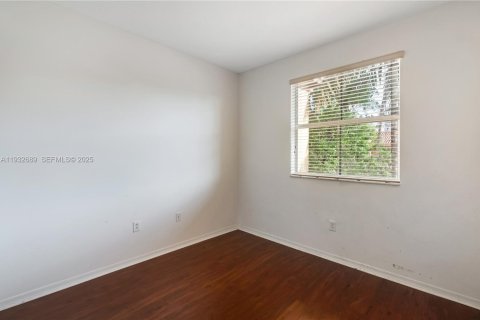 Снять в аренду кондоминиум в Пемброк-Пайнс, Флорида 3 спальни, 129.13м2, № 1991589 - фото 30