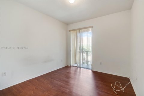 Снять в аренду кондоминиум в Пемброк-Пайнс, Флорида 3 спальни, 129.13м2, № 1991589 - фото 24