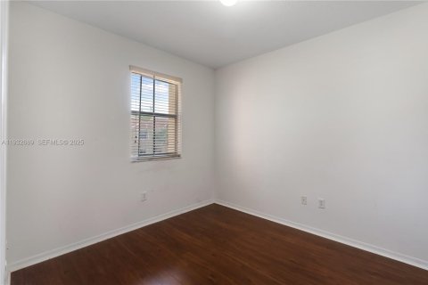 Снять в аренду кондоминиум в Пемброк-Пайнс, Флорида 3 спальни, 129.13м2, № 1991589 - фото 28