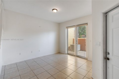 Снять в аренду кондоминиум в Пемброк-Пайнс, Флорида 3 спальни, 129.13м2, № 1991589 - фото 11