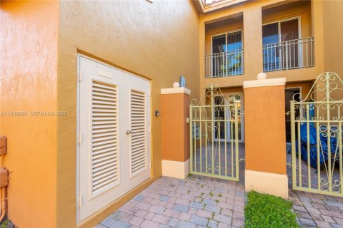 Снять в аренду кондоминиум в Пемброк-Пайнс, Флорида 3 спальни, 129.13м2, № 1991589 - фото 8