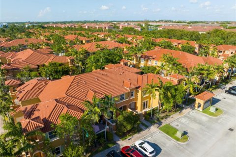 Снять в аренду кондоминиум в Пемброк-Пайнс, Флорида 3 спальни, 129.13м2, № 1991589 - фото 2