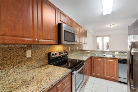 Снять в аренду кондоминиум в Пемброк-Пайнс, Флорида 3 спальни, 129.13м2, № 1991589 - фото 17