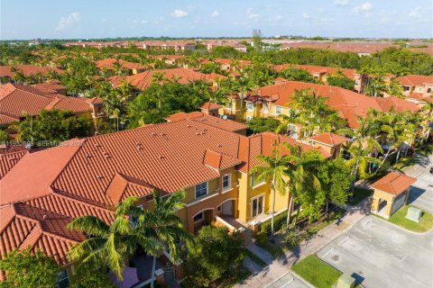 Снять в аренду кондоминиум в Пемброк-Пайнс, Флорида 3 спальни, 129.13м2, № 1991589 - фото 3