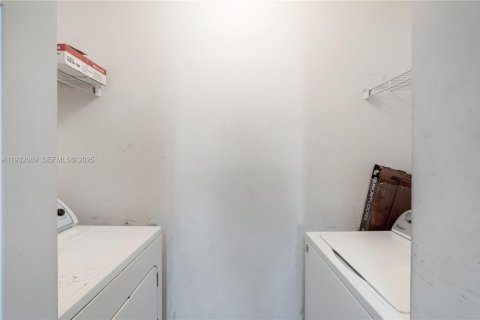 Снять в аренду кондоминиум в Пемброк-Пайнс, Флорида 3 спальни, 129.13м2, № 1991589 - фото 18