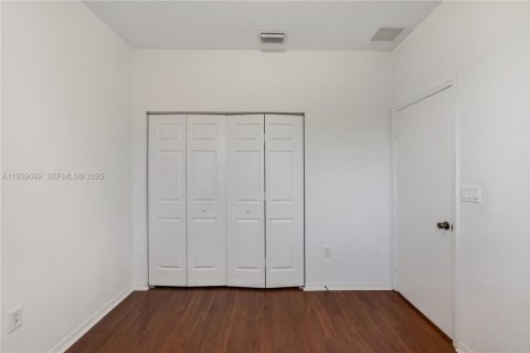 Снять в аренду кондоминиум в Пемброк-Пайнс, Флорида 3 спальни, 129.13м2, № 1991589 - фото 29