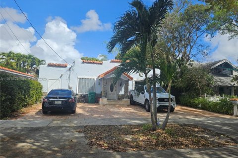 Casa en Miami, Florida 6 dormitorios, 197.7 m2 № 2038537