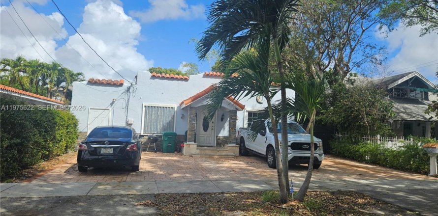Casa en Miami, Florida 6 dormitorios, 197.7 m2 № 2038537