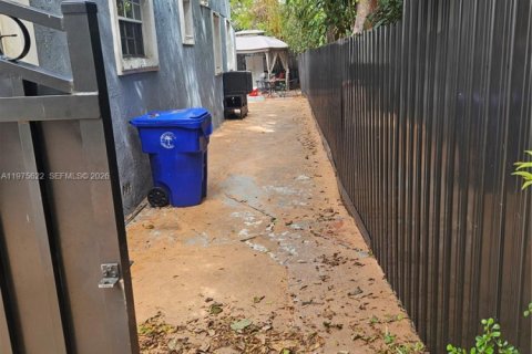 Villa ou maison à vendre à Miami, Floride: 6 chambres, 197.7 m2 № 2038537 - photo 2