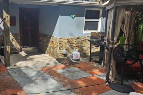 Villa ou maison à vendre à Miami, Floride: 6 chambres, 197.7 m2 № 2038537 - photo 4