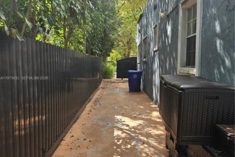 Villa ou maison à vendre à Miami, Floride: 6 chambres, 197.7 m2 № 2038537 - photo 3