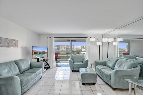 Condo in Dania Beach, Florida, 2 bedrooms  № 2005848 - photo 2