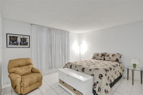 Condo in Dania Beach, Florida, 2 bedrooms  № 2005848 - photo 10