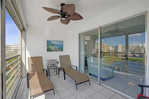 Condo in Dania Beach, Florida, 2 bedrooms  № 2005848 - photo 24