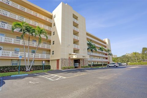 Condo in Dania Beach, Florida, 2 bedrooms  № 2005848 - photo 30