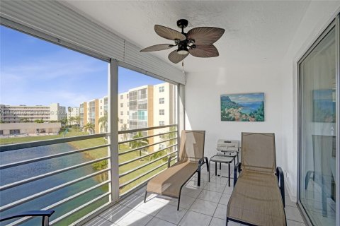Condo in Dania Beach, Florida, 2 bedrooms  № 2005848 - photo 23
