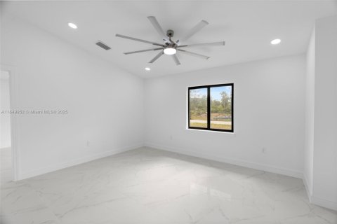 House in Lehigh Acres, Florida 3 bedrooms № 1852422 - photo 10