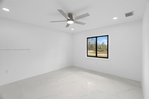 House in Lehigh Acres, Florida 3 bedrooms № 1852422 - photo 12