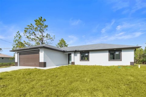 House in Lehigh Acres, Florida 3 bedrooms № 1852422 - photo 2