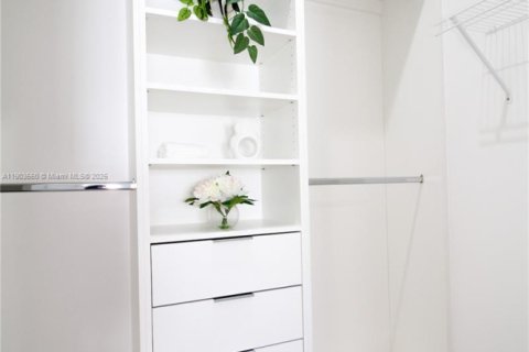 Casa en venta en Doral, Florida, 4 dormitorios, 268.49 m2 № 1955988 - foto 15