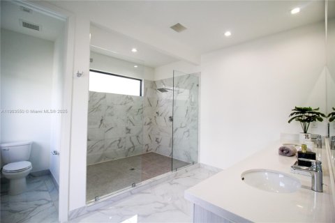 Casa en venta en Doral, Florida, 4 dormitorios, 268.49 m2 № 1955988 - foto 16