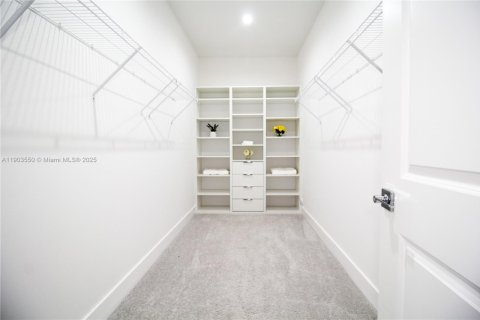 Casa en venta en Doral, Florida, 4 dormitorios, 268.49 m2 № 1955988 - foto 14