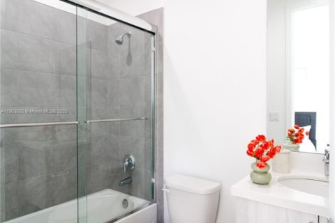 Casa en venta en Doral, Florida, 4 dormitorios, 268.49 m2 № 1955988 - foto 19