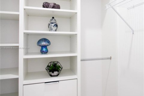 Casa en venta en Doral, Florida, 4 dormitorios, 268.49 m2 № 1955988 - foto 20