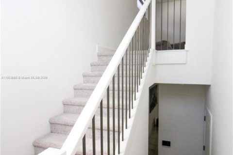 Casa en venta en Doral, Florida, 4 dormitorios, 268.49 m2 № 1955988 - foto 8