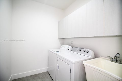 Casa en venta en Doral, Florida, 4 dormitorios, 268.49 m2 № 1955988 - foto 26