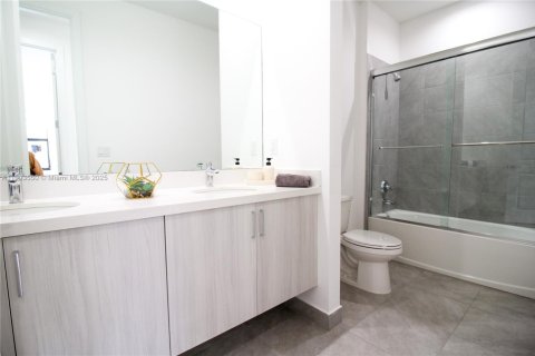 Casa en venta en Doral, Florida, 4 dormitorios, 268.49 m2 № 1955988 - foto 21