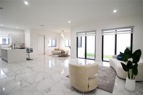 Casa en venta en Doral, Florida, 4 dormitorios, 268.49 m2 № 1955988 - foto 7