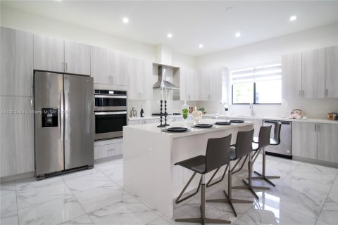 Casa en venta en Doral, Florida, 4 dormitorios, 268.49 m2 № 1955988 - foto 2