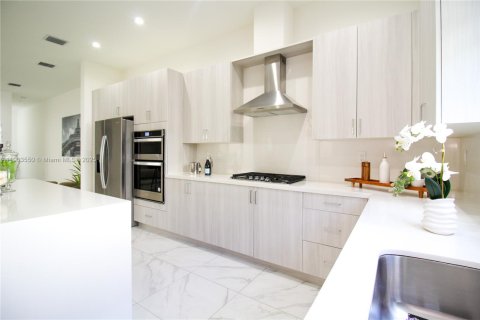 Casa en venta en Doral, Florida, 4 dormitorios, 268.49 m2 № 1955988 - foto 4