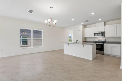 Townhouse in Lake Wales, Florida 3 bedrooms, 156.54 sq.m. № 2375518 - photo 5