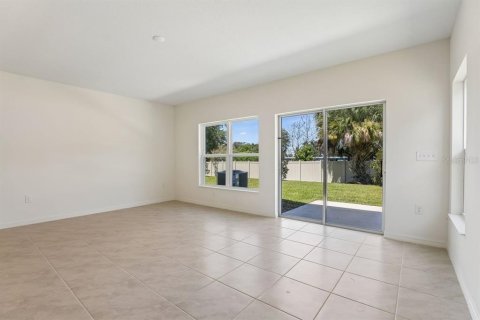 Townhouse in Lake Wales, Florida 3 bedrooms, 156.54 sq.m. № 2375518 - photo 8