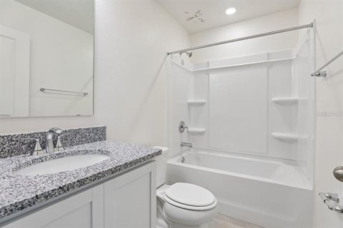 Townhouse in Lake Wales, Florida 3 bedrooms, 156.54 sq.m. № 2375518 - photo 12